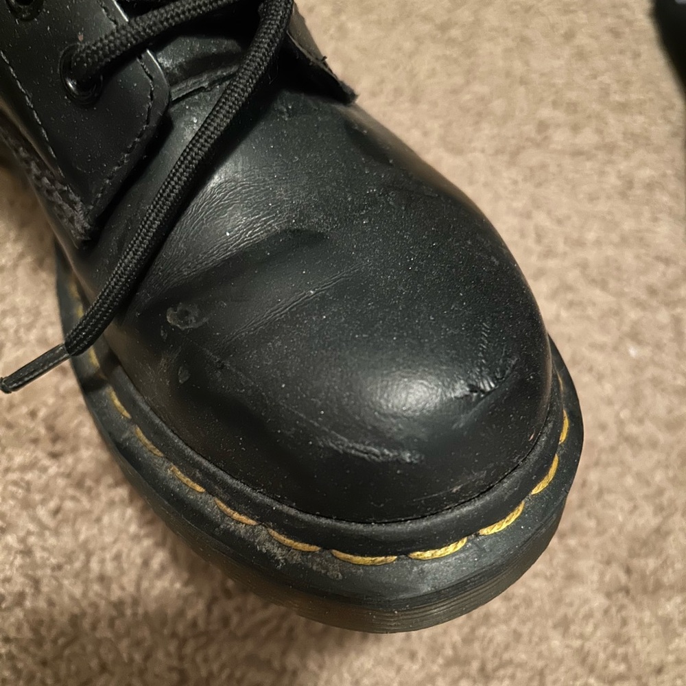 Doc Martens 1460- used but in great condition. Size 7 - Picture 3 of 6